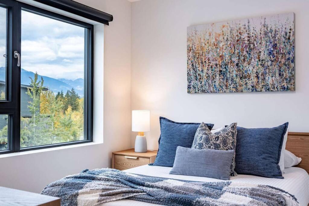 Appartamento Bluebird Daze By Revelstoke Vacations Esterno foto