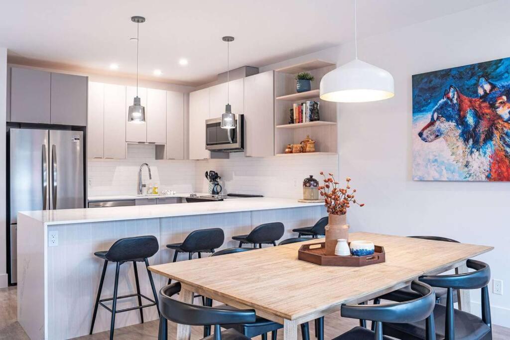 Appartamento Bluebird Daze By Revelstoke Vacations Esterno foto