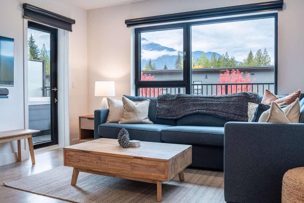 Appartamento Bluebird Daze By Revelstoke Vacations Esterno foto