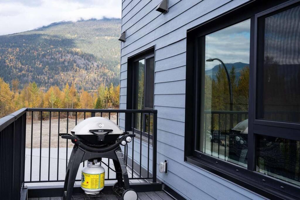 Appartamento Bluebird Daze By Revelstoke Vacations Esterno foto