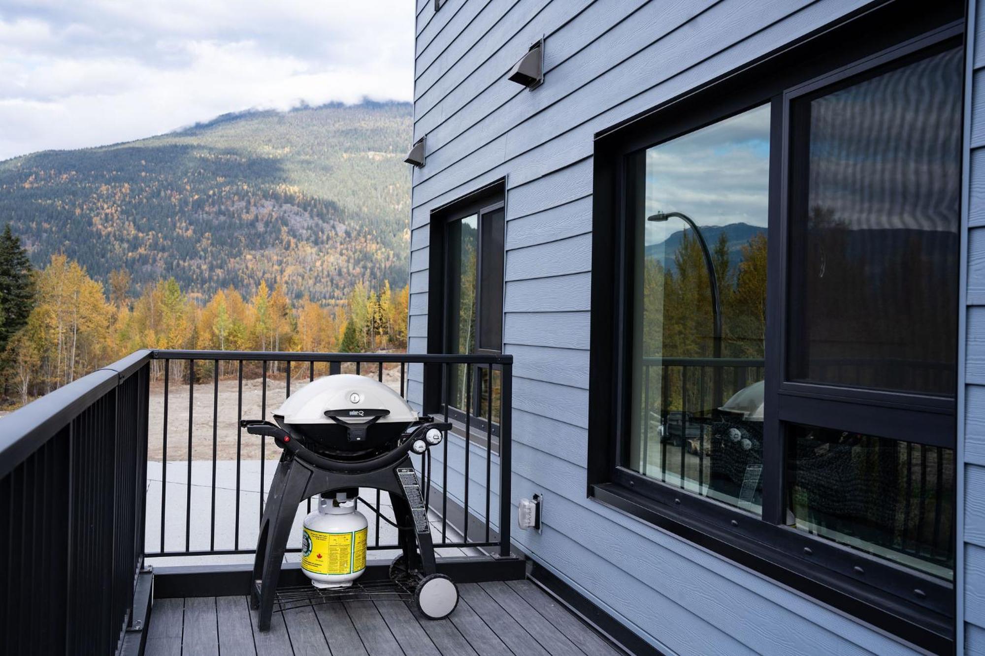 Appartamento Bluebird Daze By Revelstoke Vacations Esterno foto