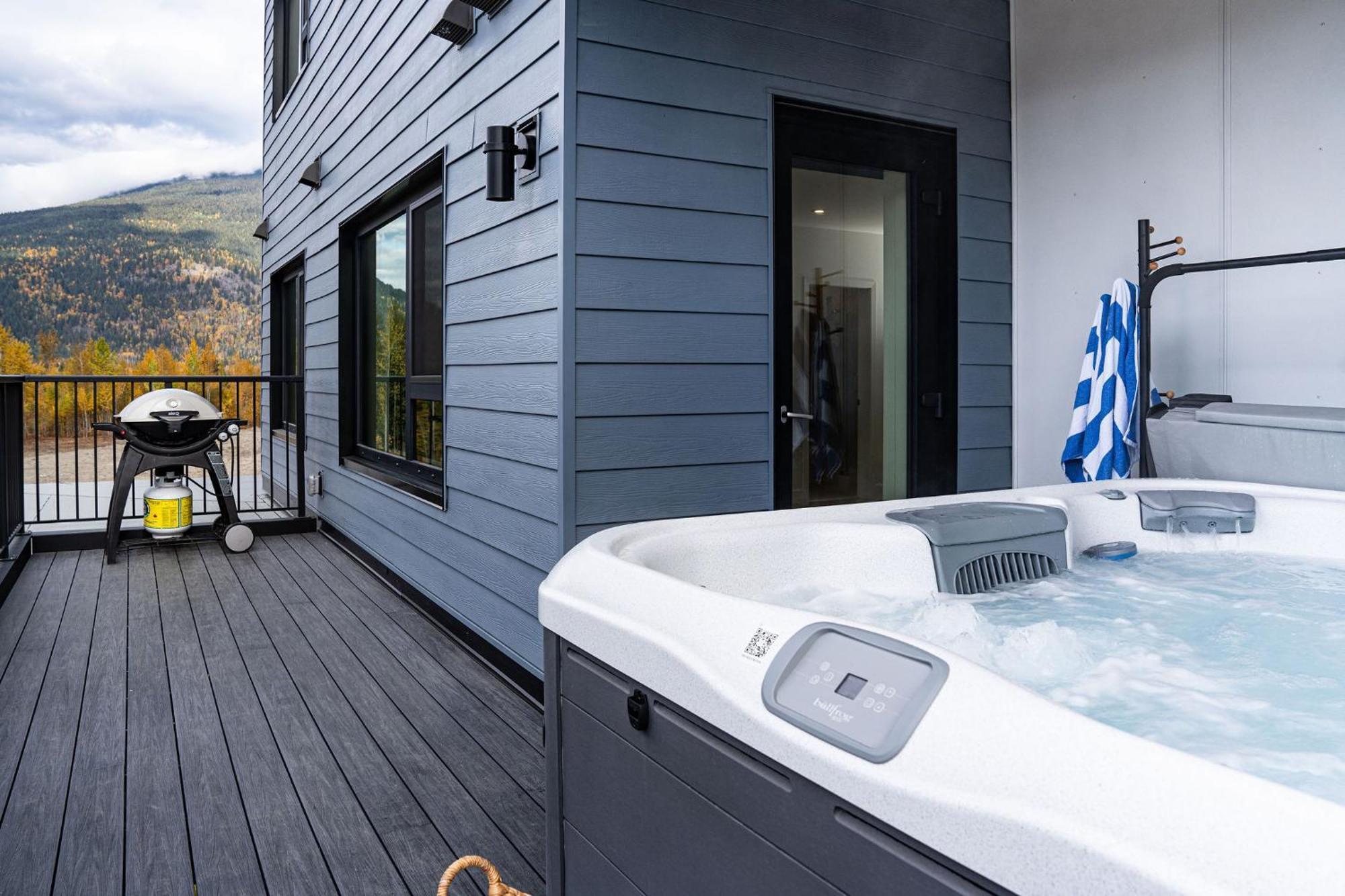 Appartamento Bluebird Daze By Revelstoke Vacations Esterno foto